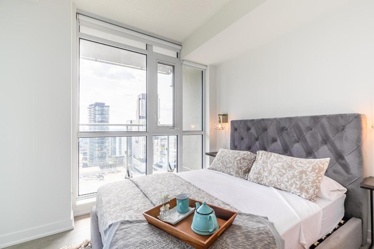 טורונטו Luxury 2 Bedroom In The Heart Of Entertainment District - City Skyline View & Balcony מראה חיצוני תמונה