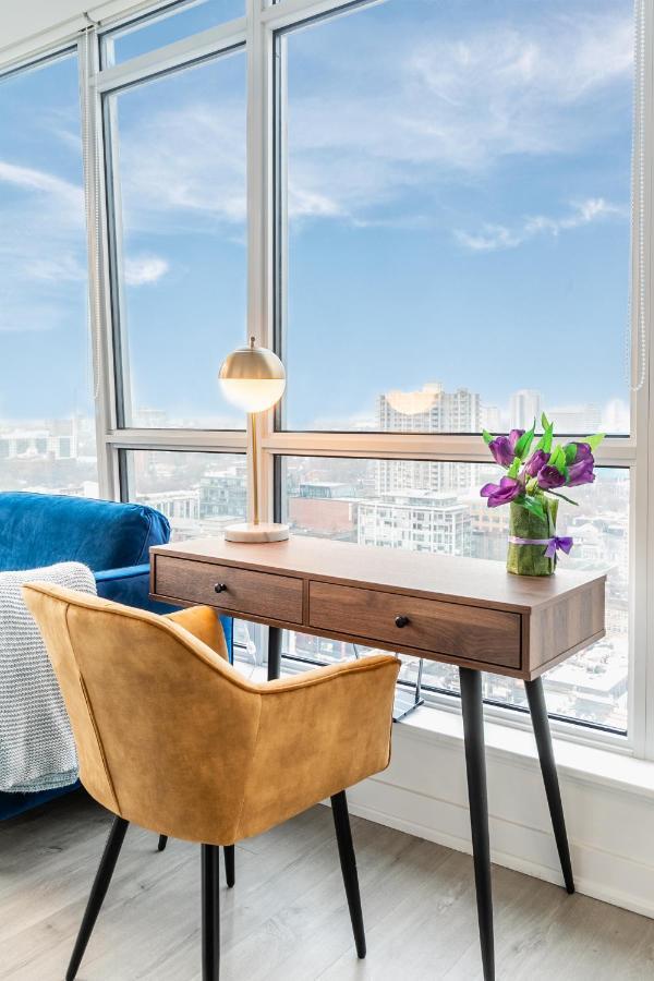 טורונטו Luxury 2 Bedroom In The Heart Of Entertainment District - City Skyline View & Balcony מראה חיצוני תמונה